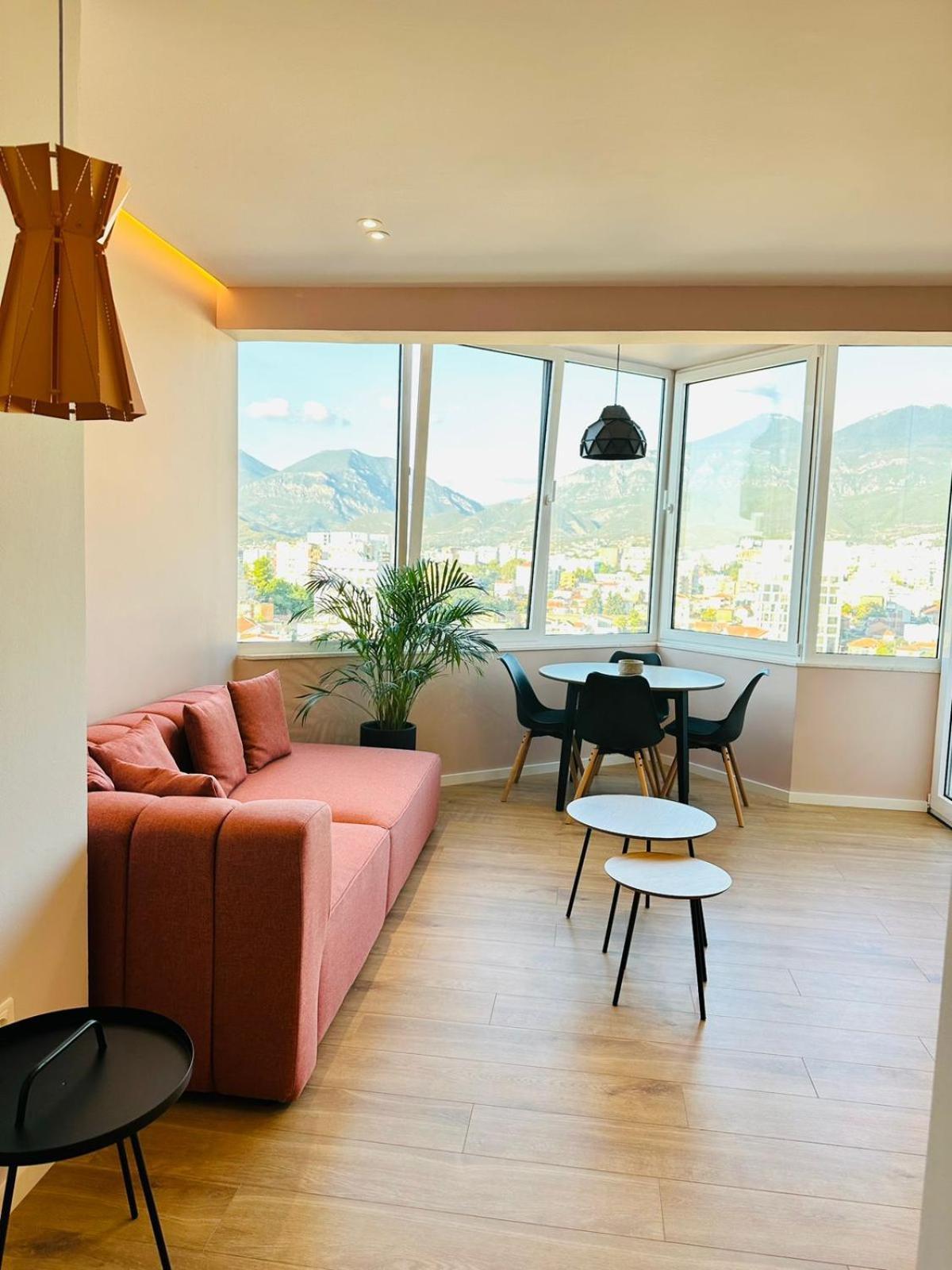 Lovely Near The Center Apartman